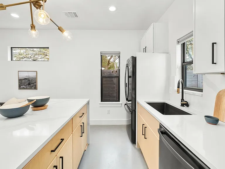 1183 Oakgrove Ave #2 — Photo 9