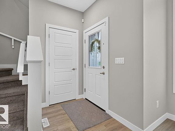 2nd image of 33 Sienna Blvd