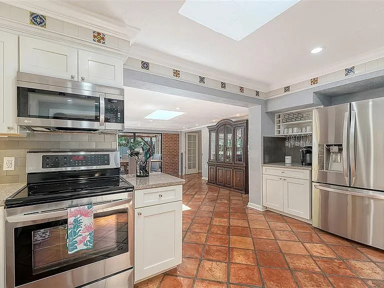 1127 S Osprey Ave — Photo 20