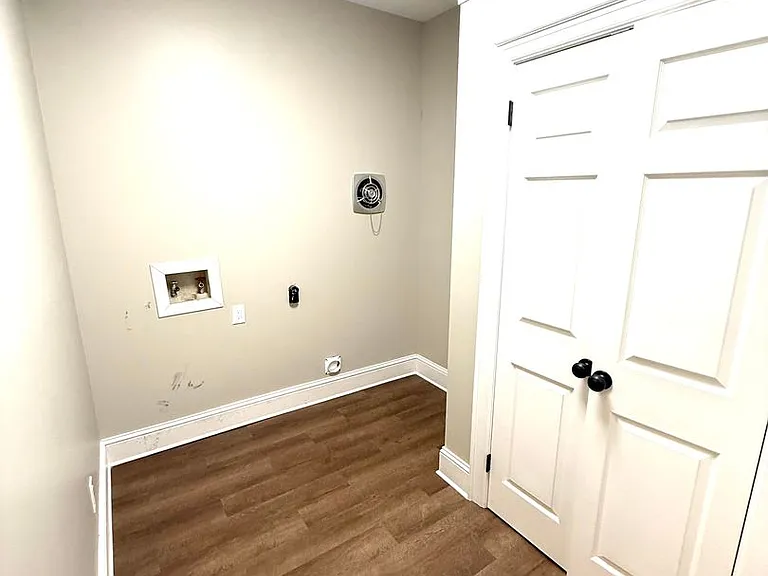 2631 Girard St — Photo 18