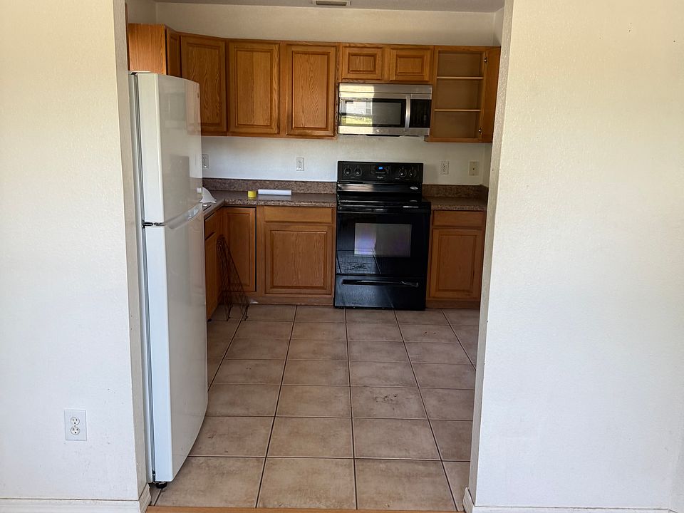 2nd image of 4570 Fay Blvd