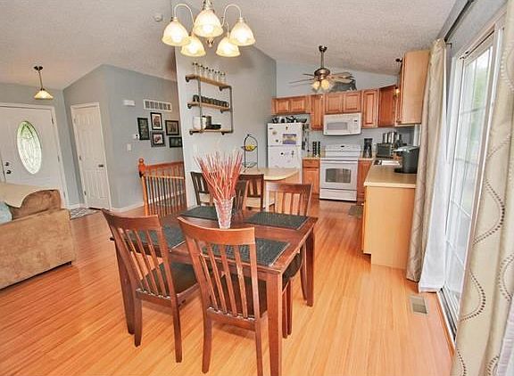 5th image of 411 E Donnewald St