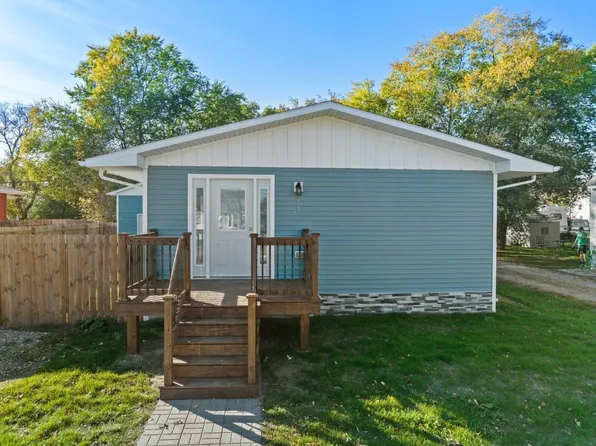 439 17th St NW, Minot, ND 58703