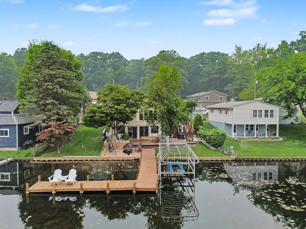 6951 W Jackson Rd, Ludington, MI 49431