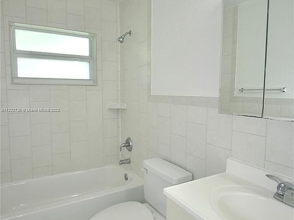 4th image of 3260 NE 19th Ave APT 21