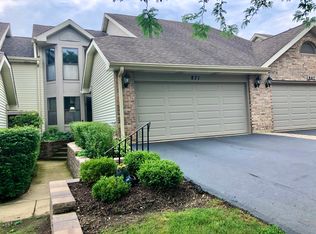 871 N Auburn Woods Dr, Palatine, IL 60067