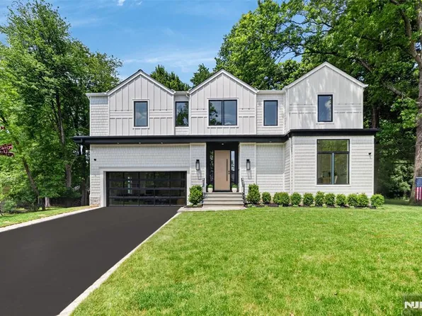 26 Collins Ave, Closter, NJ 07624