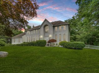 10 Spruce Ln, Marlboro, NJ 07746