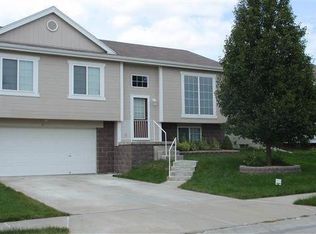 18724 T St, Omaha, NE 68135