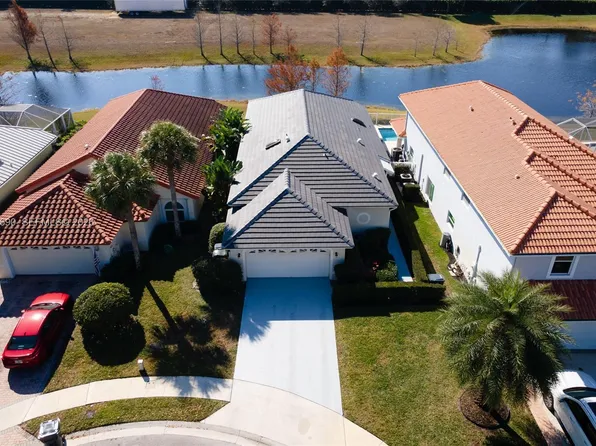 2668 Country Golf Dr, Wellington, FL 33414