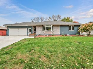 902 8th St, Spirit Lake, IA 51360
