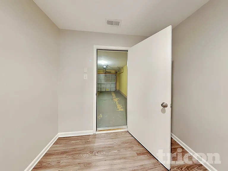 451 Presidents Ct — Photo 17