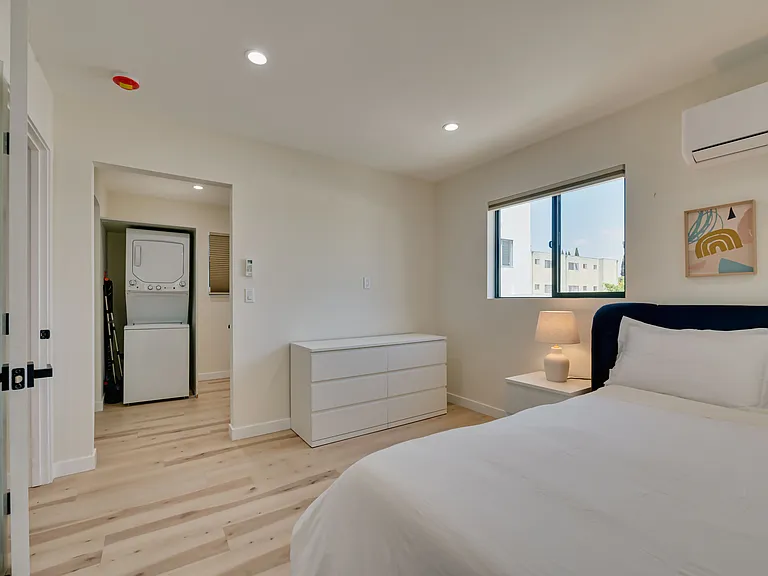918 N San Vicente Blvd #D — Photo 9