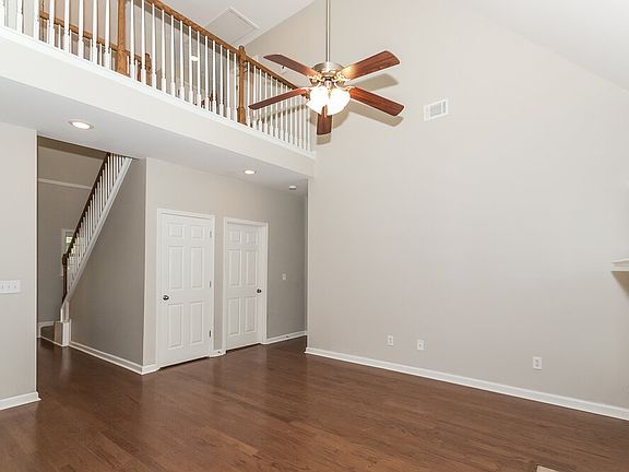 4th image of 34 Cliffhaven Cir