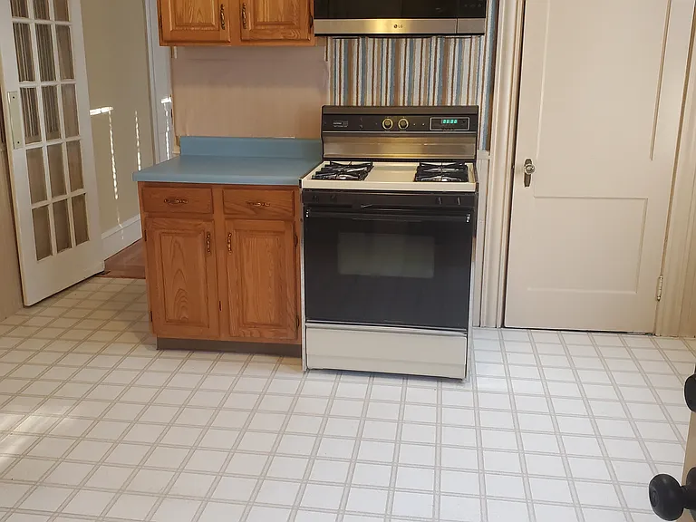 55-57 Higgins Ave #57 — Photo 7