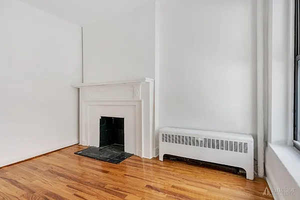 Rented by Anchor Associates | media 27