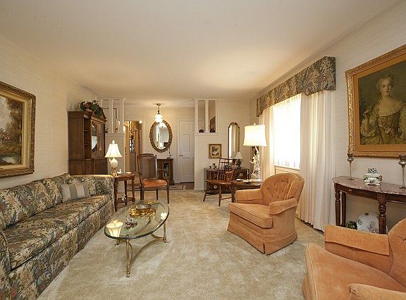 Neutral pain colors throughout