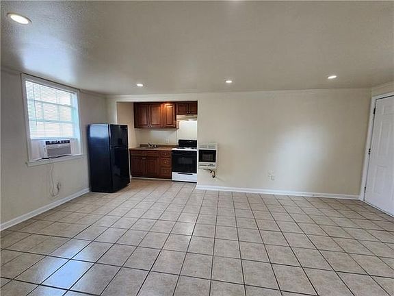 2nd image of 300B Pasadena Ave