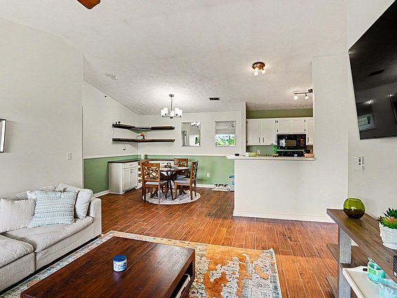 4th image of 440 Lakeview Dr Unit 12