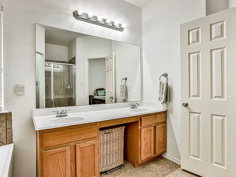 9921 Delamere Dr — Photo 28