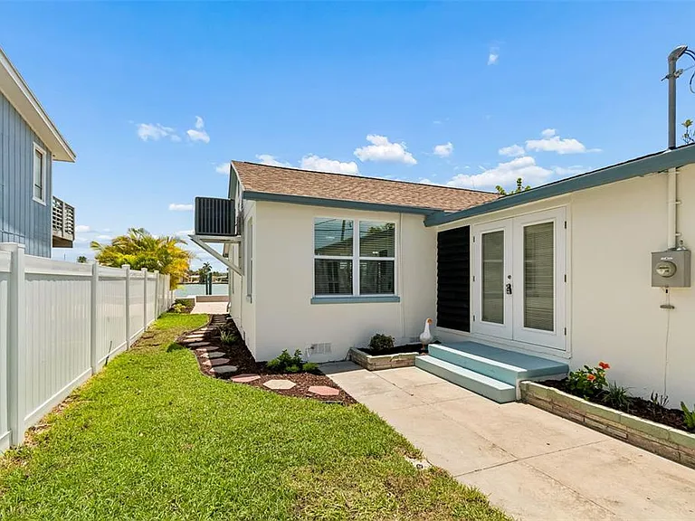 8125 Bayshore Dr — Photo 24