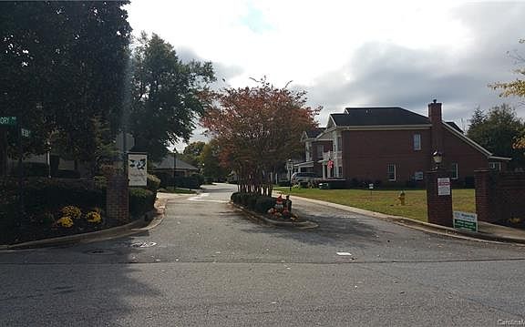 3rd image of 1010 The Glen St