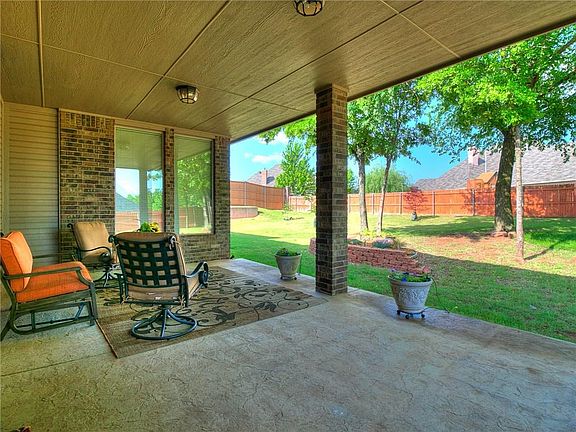 4th image of 2609 Warwick Pl