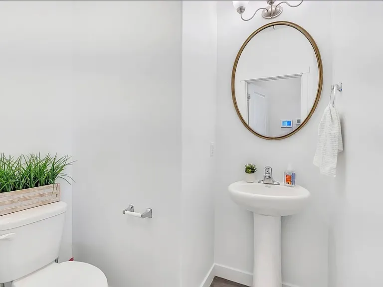 647 W Raintree Ln — Photo 12