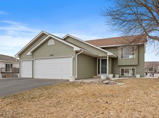1434 Sparrow Rd, Waconia, MN 55387