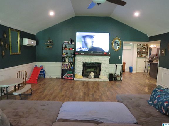 3rd image of 3918 Archer Rd