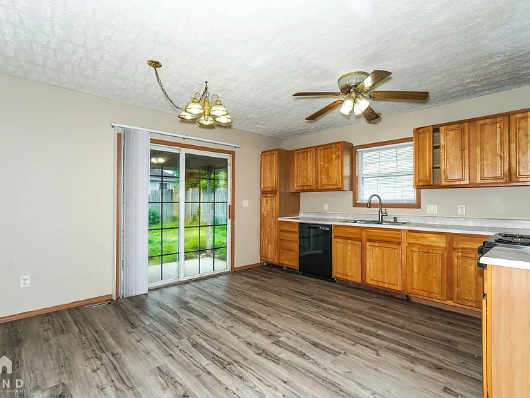 410 W White Ash Rd — Photo 5
