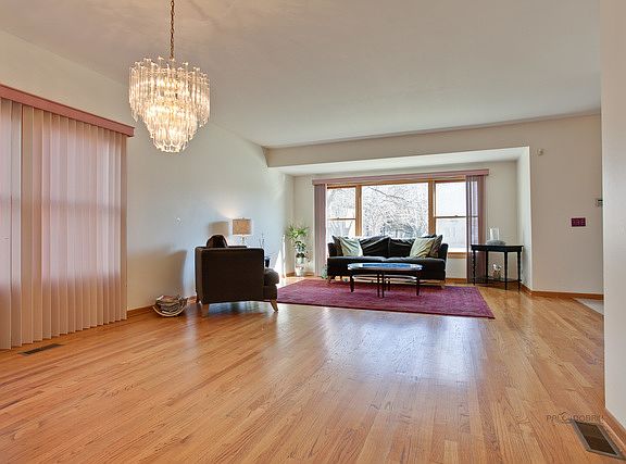 4th image of 753 Caitlin Ct