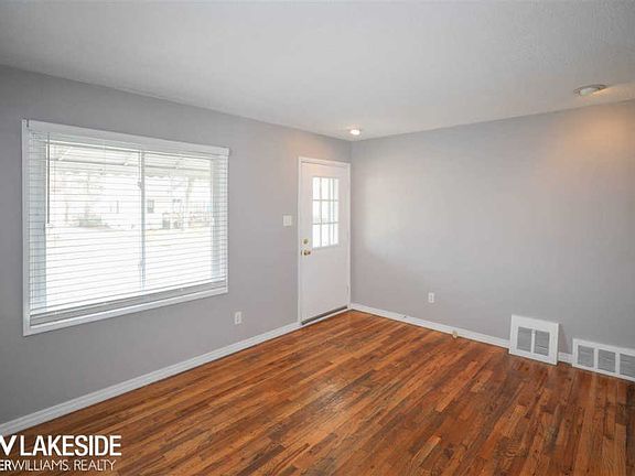 4th image of 28327 Felician St