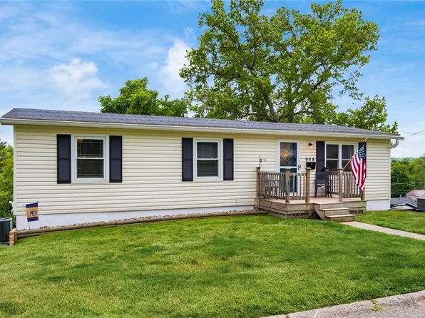 948 Moorewood Dr, Zanesville, OH 43701