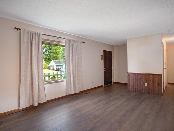 3rd image of 3912 Greenmont Dr