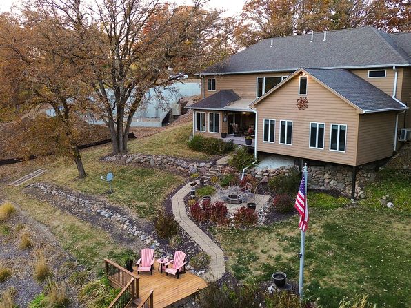 8121 Oak Ridge Dr, Dexter, IA 50070