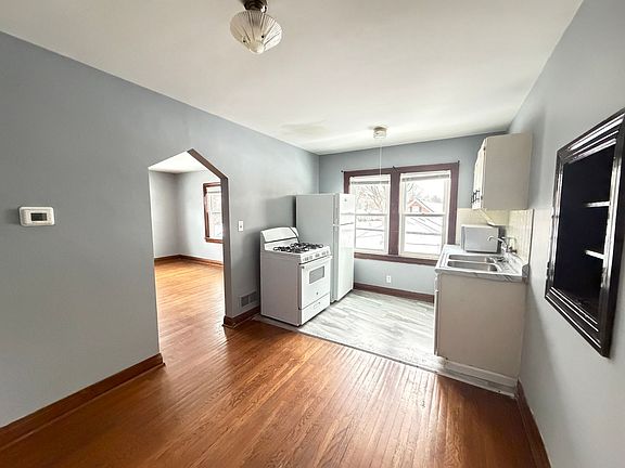 5th image of 307 Kingston Ave APT D