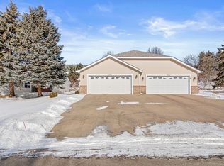 7560 Newbury Rd, Woodbury, MN 55125