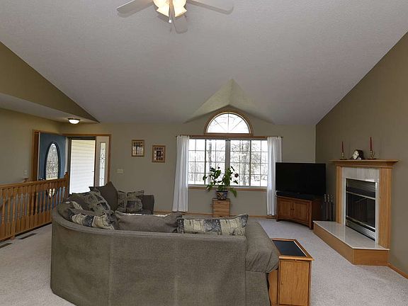 5th image of 3040 E Rum River Dr S