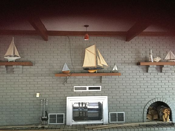 2nd image of 11 Riverbend Ct