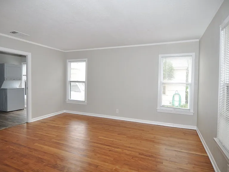 2724 Wayside Ave — Photo 4