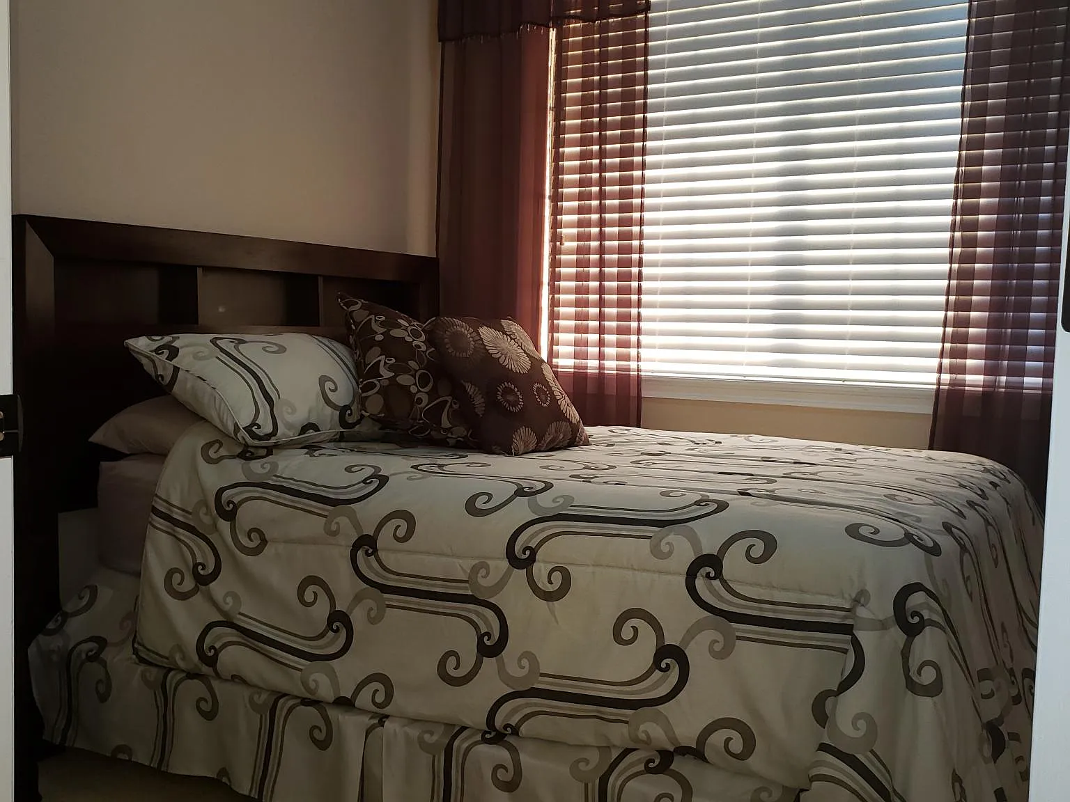 2 bed, 980 sqft, $1,950 — Photo 1