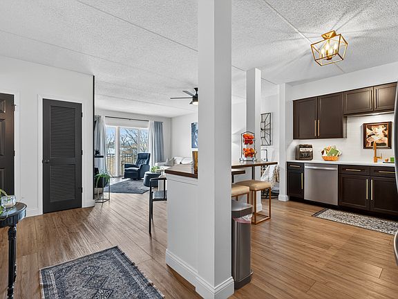 4th image of 500 E Saint Charles Rd APT 302