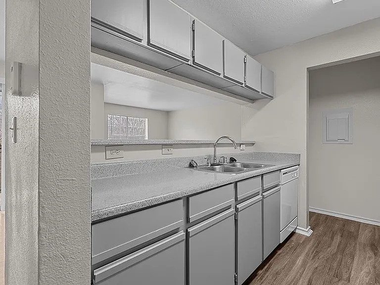 Valley Ridge Apartment Homes — Photo 3