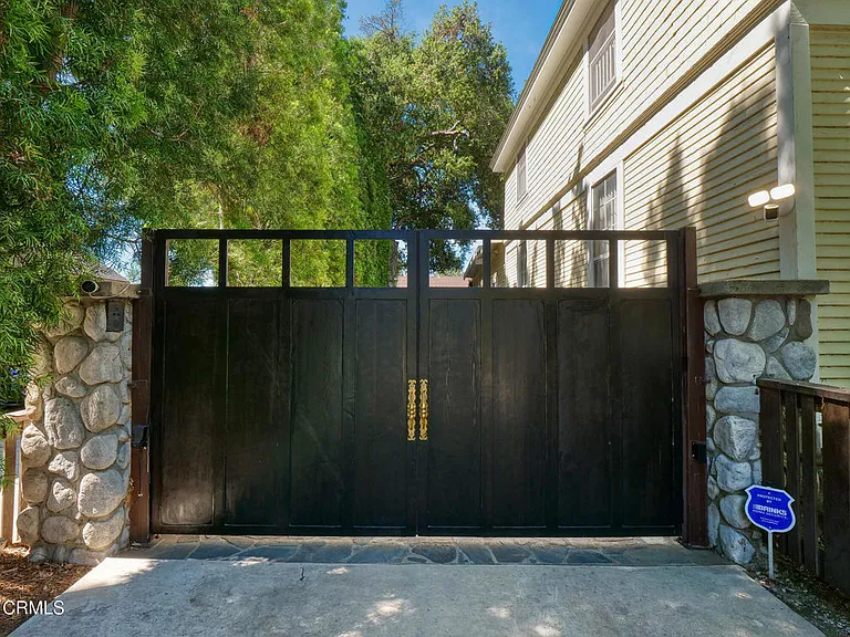 475 Cypress Ave — Photo 2