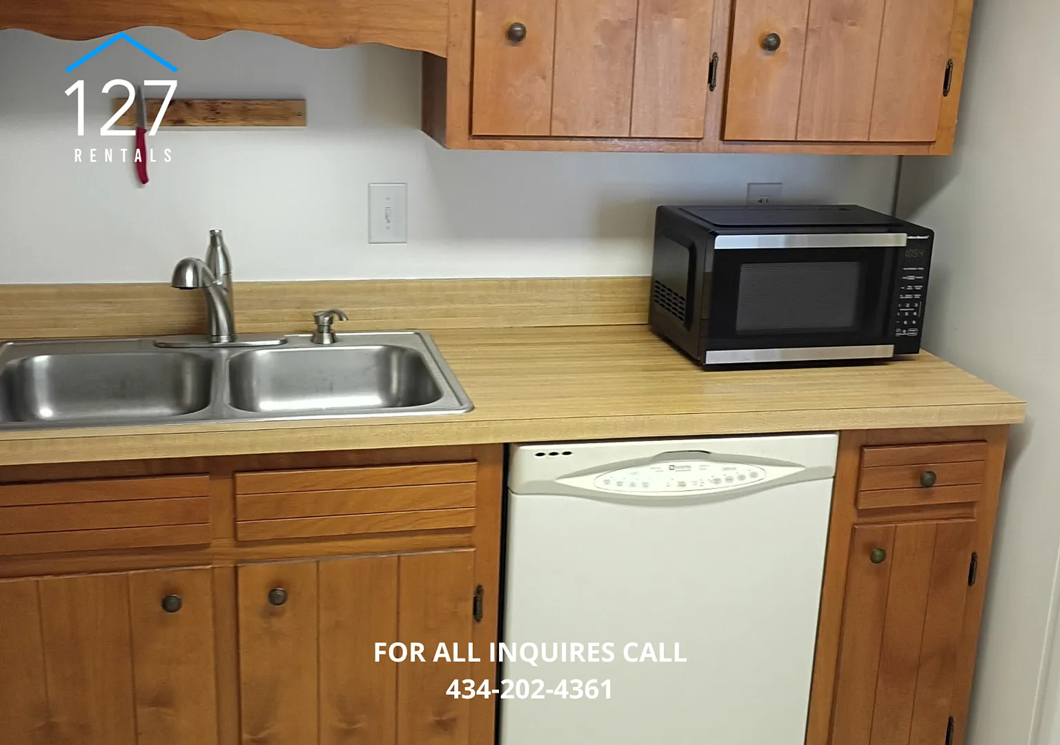 Spacious 3-Bedroom End Unit with Pool, Washer & Dryer, and Included Lawn Care — Photo 3