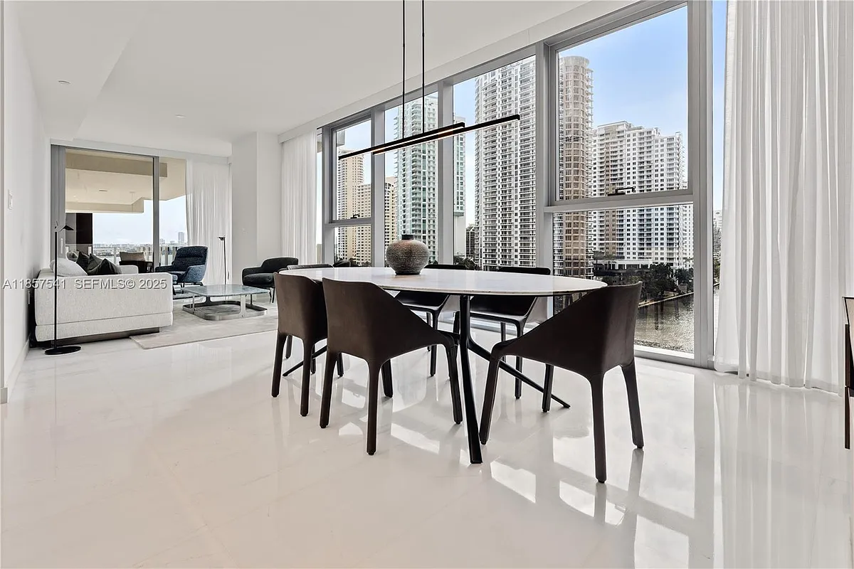 Building Photo - 300 S Biscayne Blvd #1404W