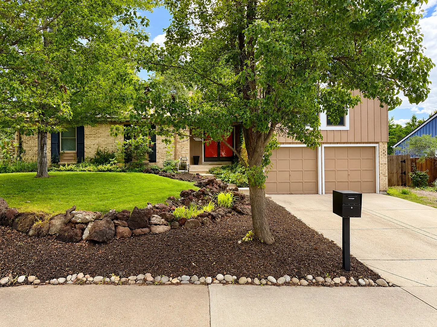 4 bed, 2390 sqft, $3,850 — Photo 2