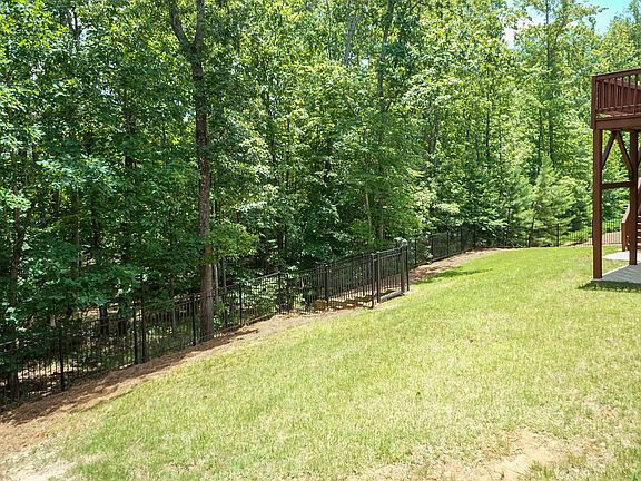3rd image of 121 Canterwood Dr