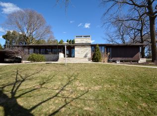 305 S 1st St, Mount Horeb, WI 53572